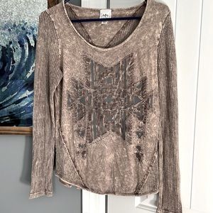 Long sleeve Daytrip top size medium